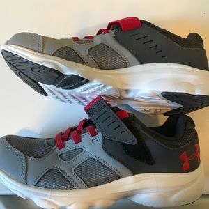 Boys under amour shoes never been worn